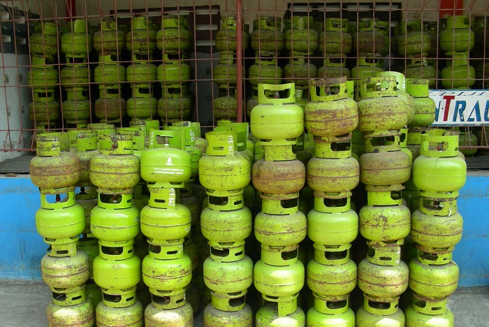 Polisi gerebek rumah penjual tabung gas curang di Jakarta Utara. (Dok. Pekanbaru.go.id)