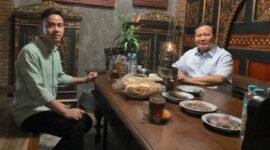 Menteri Pertahanan Prabowo Subianto dengan Wali Kota Surakarta Gibran Rakabuming Raka. (Facbook.com/@Prabowo Subianto )