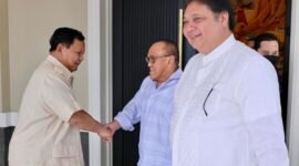 Ketua Umum Partai Gerindra Prabowo Subianto bersama Ketua Umum Partai Golkar Airlangga Hartarto dan Ketua Umum DPP Partai Golkar Aburizal Bakrie. (Instagram.com/@golkar.indonesia)