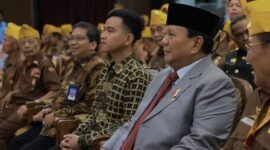 Menteri Pertahanan (Menhan) Prabowo Subianto menghadiri Hari Veteran Nasional di Universitas Sebelas Maret (UNS), Surakarta. (Dok. Tim Media Prabowo)  