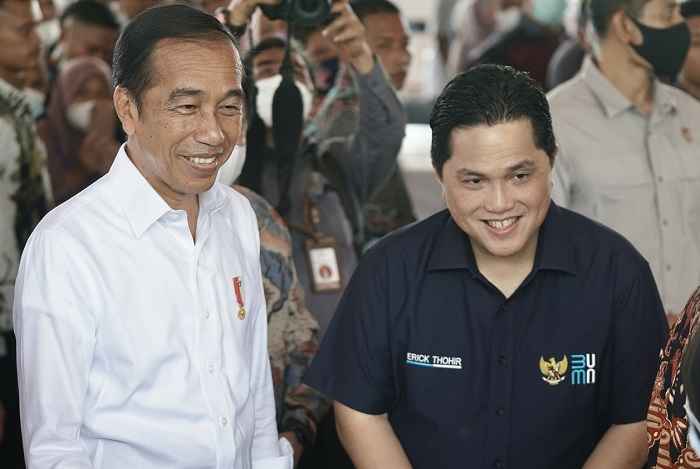 Presiden Joko Widodo Bersama Menteri BUMN Erick Thohir. (Facbook.com/@Erick Thohir)
