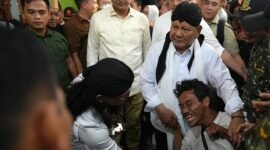 Ketua Umum Partai Gerindra Prabowo Subianto saat bersama Masyarakat. (Facbook.com/@Prabowo Subianto)  