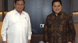 Menteri Pertahanan Prabowo Subianto bersama menteri BUMN Erick Thohir. (Facbook.com/@Erick Thohir)