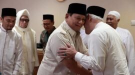 Capres Koalisi Indonesia Maju (KIM) Prabowo Subianto menghadiri silaturahmi bersama para kiai khos daerah Jawa Timur. (Dok. Tim Media Prabowo) 