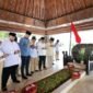 Calon Presiden Nomor Urut 2, Prabowo Subianto melakukan Ziarah ke Makam Bapak Proklamator Ir. Soekarno yang terletak di Blitar, Jawa Timur. (Dok. Tim Media Prabowo-Gibran)