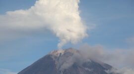 Gunung Semeru erupsi. (Dok. BNPB)