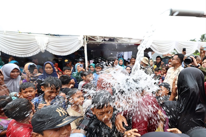 Menteri Pertahanan Prabowo Subianto meresmikan sembilan titik sumber air bersih. (Instagram.com/@prabowo)