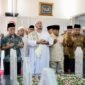 Calon presiden (capres) nomor urut 2, Prabowo Subianto melakukan ziarah ke makam keluarga Habib Ali Kwitang di Masjid Jami Al Riyadh Kwitang. (Dok. Tim Media Prabowo)
