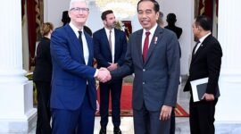 Presiden Joko Widodo menerima delegasi Apple di Istana Merdeka. (Facebook.com/@Setkab RI)