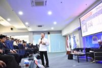 Komisioner BNSP, Amilin, menjadi Narasumber Dalam Seminar Ilmiah, Peringati Dies Natalis Polindra ke-16 di gedung Student Center kampus Politeknik Negeri Indramayu (Polindra) pada hari Senin, 8 Juli 2024. (Doc.Ist)