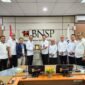 Foto : Pertemuan resmi antara Tim BNSP dan BNPT membahas strategi penyusunan dan implementasi Standar Kompetensi Kerja Khusus bagi Auditor Pelindungan Sarana dan Prasarana. (17/4/24). (Doc.Ist)