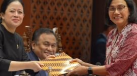 Ketua DPR RI Puan Maharani bersama Menteri Keuangan RI Sri Mulyani. (Instagram.com/@smindrawati)