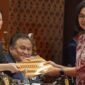 Ketua DPR RI Puan Maharani bersama Menteri Keuangan RI Sri Mulyani. (Instagram.com/@smindrawati)