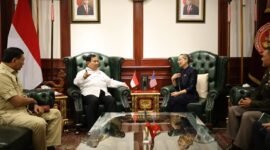 Menteri Pertahanan RI Prabowo Subianto bersama Duta Besar Amerika Serikat (AS) H.E. Mrs. Kamala Shirin Lakhdir di kantor Kementerian Pertahanan RI. (Dok. Kemhan.go.id)