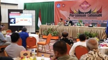 Foto : Prof. Amilin, Komisioner BNSP, memberikan paparan dalam Workshop Nasional di Politeknik Negeri Padang, membahas sertifikasi kompetensi dan implementasi Perpres 68 Tahun 2022, dengan kehadiran 38 perwakilan LSP se-Indonesia. (4/9/24). (Doc.BNSP)