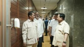 Presiden Prabowo turun dari kendaraan dan disambut langsung oleh Menteri Pertanian (Mentan) Andi Amran Sulaiman. (Dok. Kementerian Pertanian)
