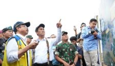 Menteri Pertanian (Mentan), Andi Amran Sulaiman Saat meninjau areal persawahan di Kalimantan Utara. (Dok. Kementerian Pertanian)